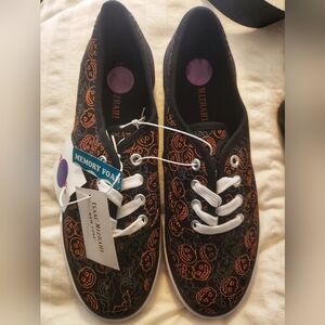 Super Cute Halloween 🎃 shoes, 8.5 women's, glows in black lite, GOTH